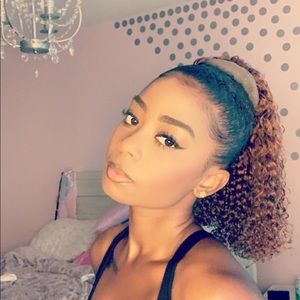 Meet your Posher, Lauren